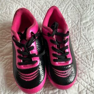 Toddler Girls soccer shoes